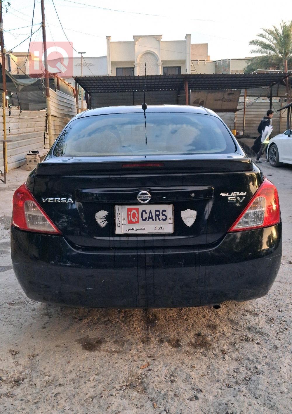 نيسان فيرسا